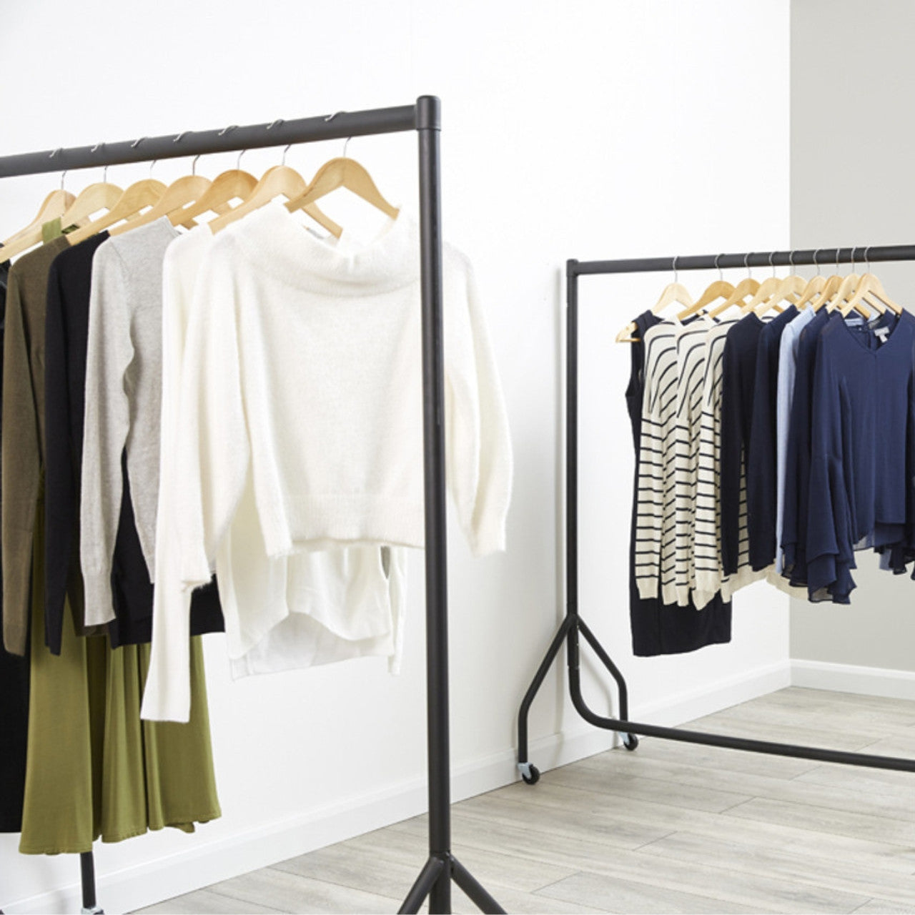 Black Heavy-Duty Clothes Rail