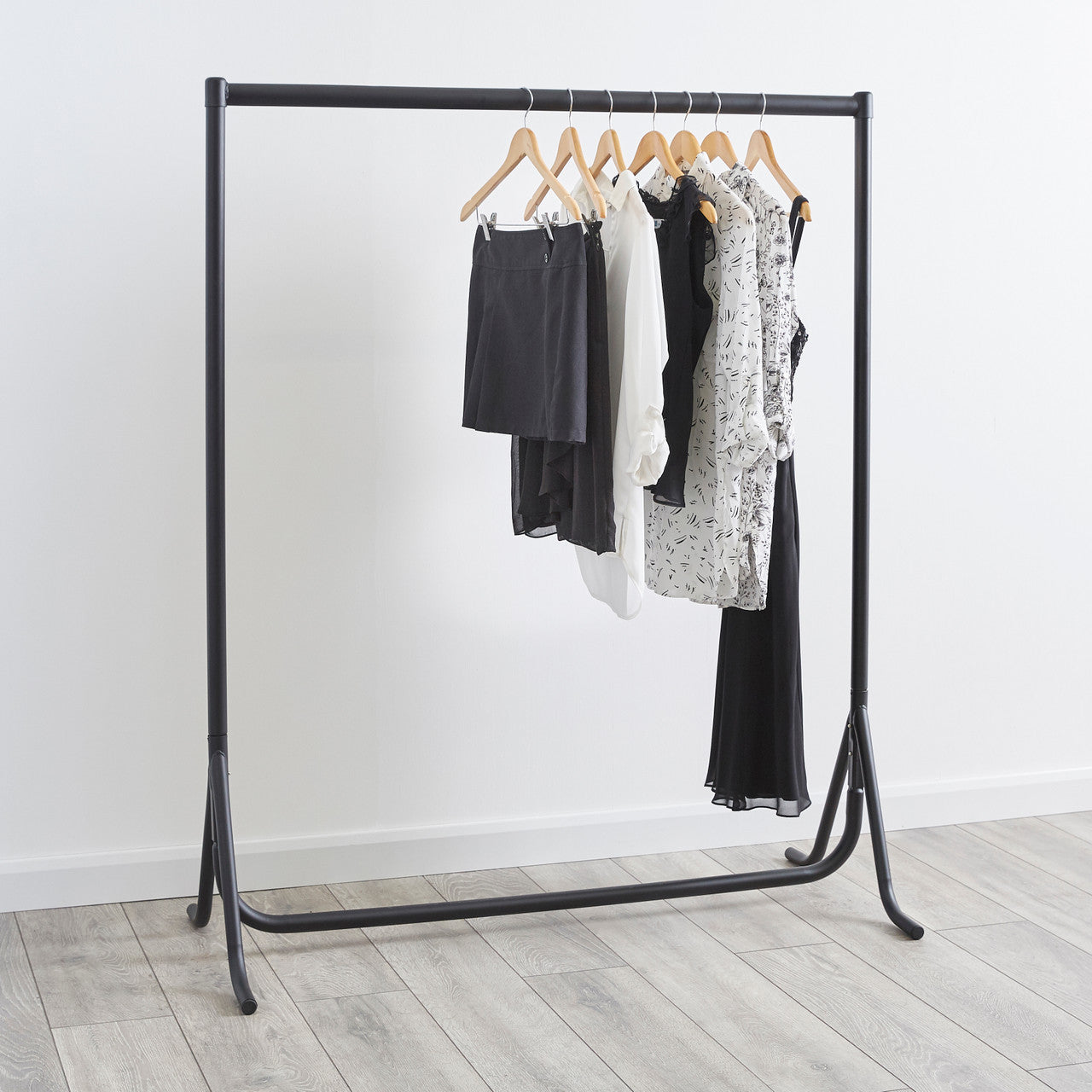 Fishtail Black Heavy-Duty Clothes Rail