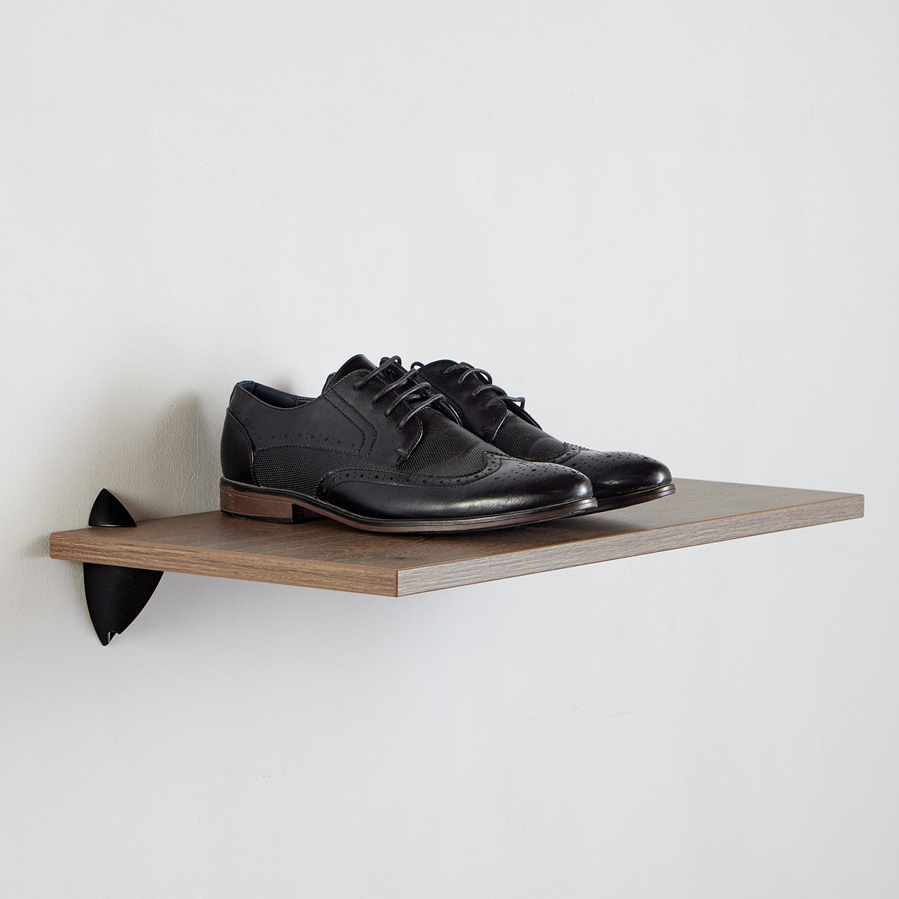 Eternity Oak Wall Shelf With Black Clips