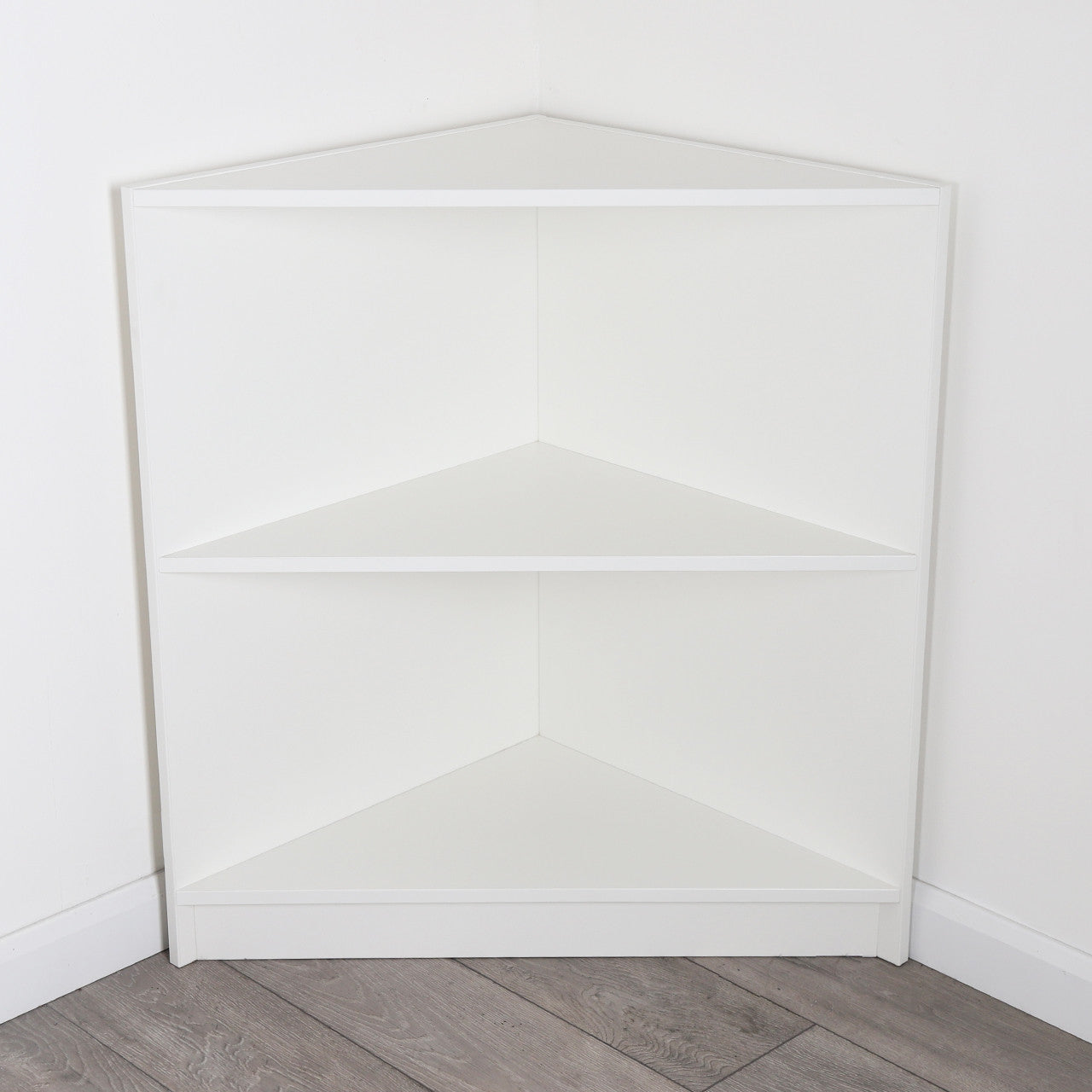 Solido White Triangle Corner Case